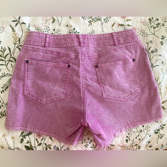 FREE PEOPLE - Pink shorts - size 28 - corduroy - Picture 3 of 5